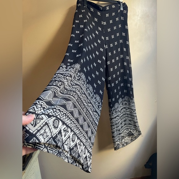 Love Tree Beachy Wide leg sheer pants size L - Picture 3 of 9